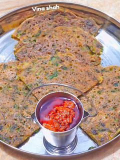 बेसन चीला (besan cheela recipe in Hindi) रेसिपी मुख्य फोटो