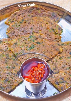 बेसन चीला (besan cheela recipe in Hindi) रेसिपी मुख्य फोटो