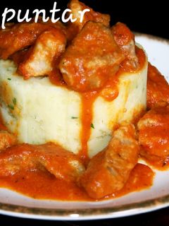 Una foto de Magro con tomate y puré de patatas 🍅🍅🥔