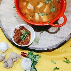 A picture of Schezwan paneer gravy.