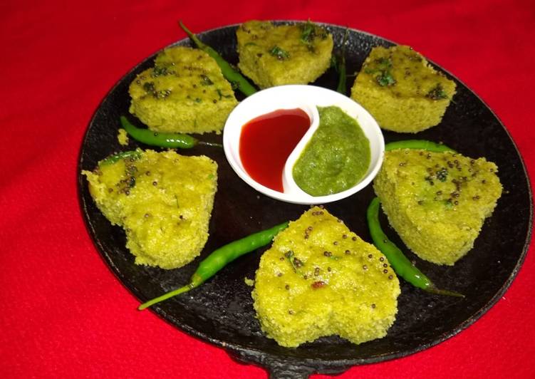 How to Prepare Homemade Spinach dhokla