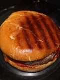 Hamburguesas dos salsas al grill doble