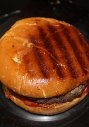 Una foto de Hamburguesas dos salsas al grill doble