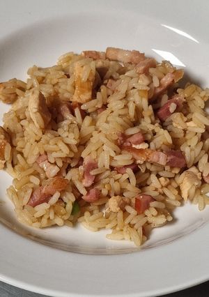 Foto principal de Arroz frito con bacon y pollo