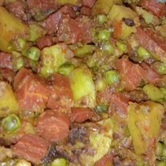 A picture of Aloo gajar matar ki sabzi.