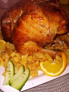 Sörös dobozon sült csirke, sült krumplival és naranccsal recept fotója