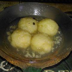 A picture of Suji rasgulla.