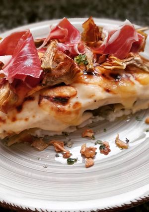 Foto principal de Lasaña de bacalao y alcachofas con jamón