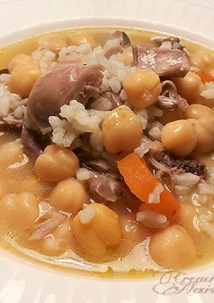 Una foto de Cocido de gallina con verduras