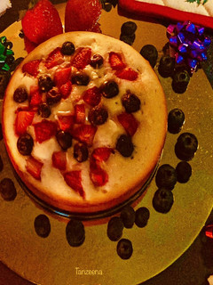 ভ্য্যনিলা বিন গ্রীক য়োগার্ট - বেরিস কেক (Vanilla Bean Greek Yogurt Berries Cake Recipe in Bengali) রেসিপির প্রধান ছবি