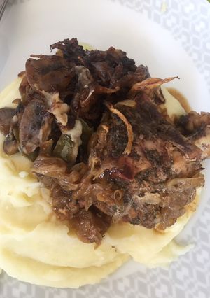 Una foto de Lomo de cerdo relleno con champiñones