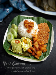 Foto resep Nasi Campur : pepes tahu + sambal goreng kentang tempe