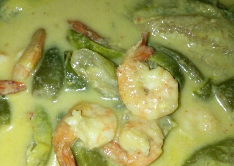 Gulai udang dan terong hijau kecil