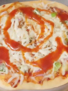 पिज़्ज़ा(Pizza recipe in Hindi) रेसिपी मुख्य फोटो
