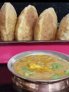 बेडमी पूरी और आलू की सब्जी (Bedmi puri aur aloo ki sabzi recipe in Hindi) रेसिपी मुख्य फोटो