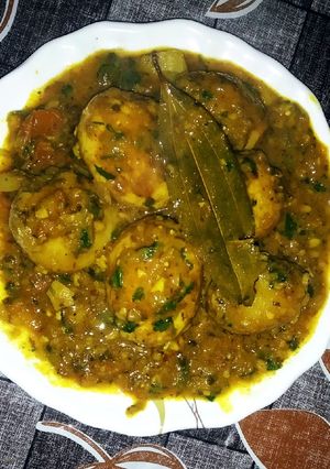 अंडा आलू करी (Anda aloo curry recipe in Hindi) रेसिपी मुख्य फोटो