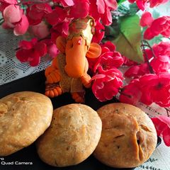 A picture of Khasta matar kachori.