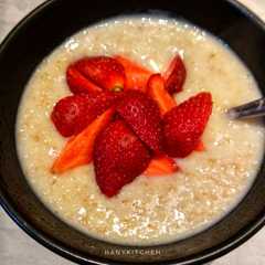 A picture of Sarapan sehat busui simple Oatmeal Lowfat Overnight Oat.