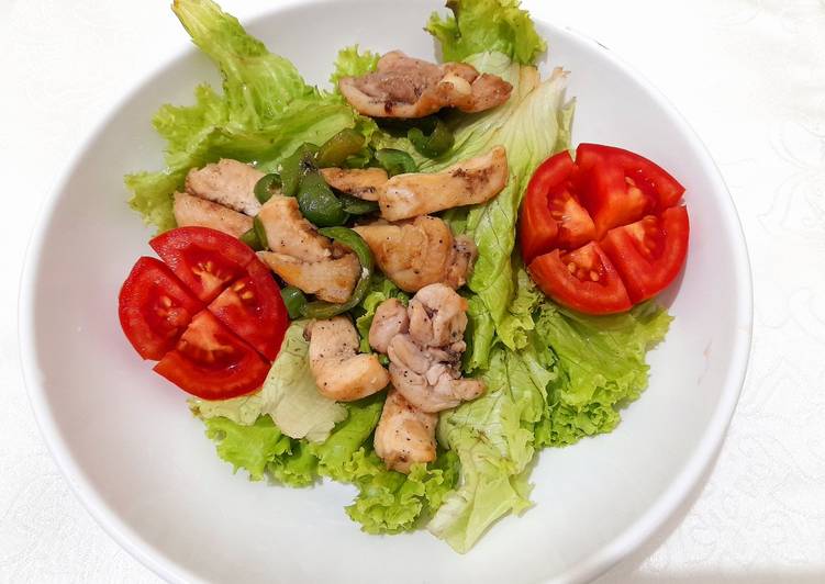 Bagaimana Menyiapkan Simple Salad Ayam balsamic yang Enak