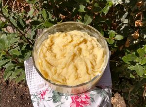 Una foto de Puré de papas con leche y laurel