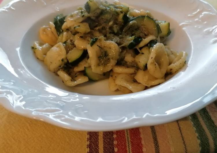 Orecchiette con zucchine e curry