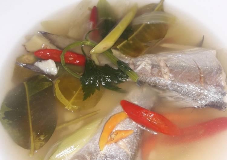 Bagaimana memasak Sup Ikan Thailand Lezat