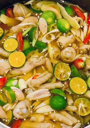 Hình của món Chân gà ngâm sả tắc.