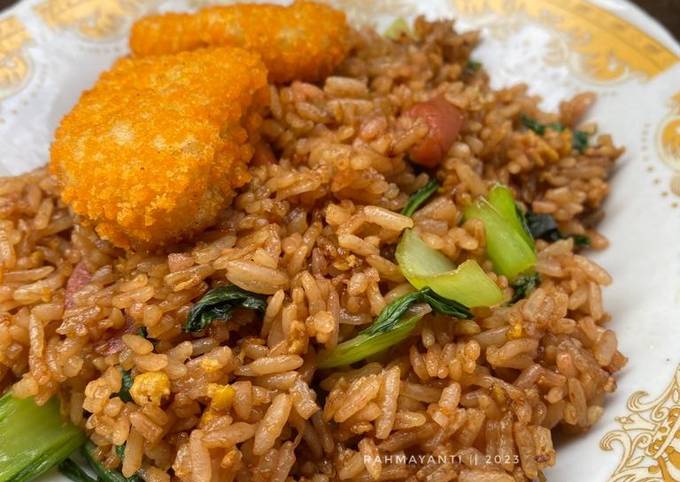 Resep Nasi Goreng Sosis Telur oleh R - Cookpad