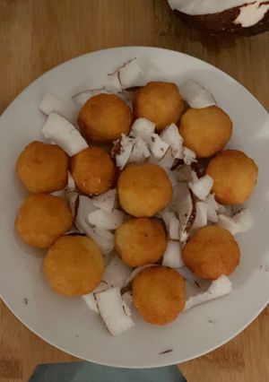 Une photo de Beignet de manioc accompagné de coco
