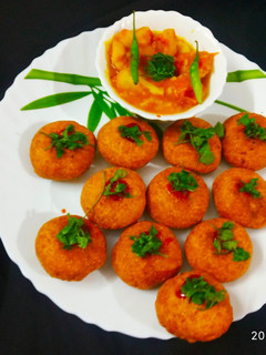 मिनी दाल कचौड़ी (Mini Dal Kachori recipe in Hindi) रेसिपी मुख्य फोटो