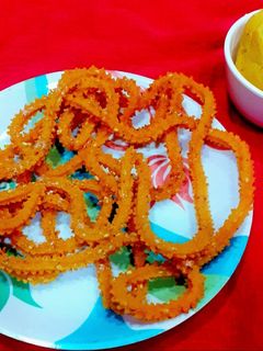 ચોખા ના લોટ ની ચકરી (Rice Flour Chakri Recipe In Gujarati) રેસીપી મુખ્ય ફોટો