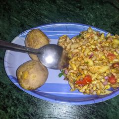 A picture of Aloo Bhel.