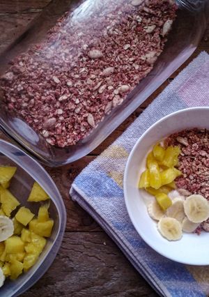 A picture of Granola Bowl.