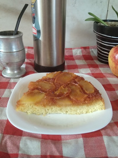 Una foto de Torta invertida de manzanas 🍎