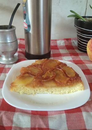 Una foto de Torta invertida de manzanas 🍎