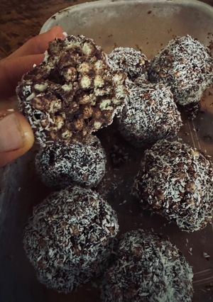 Una foto de Trufas de quinoa pop y coco