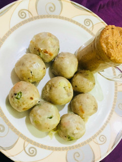 வெஜிடேபில்ஸ் ஓட்ஸ் ரைஸ் பால்ஸ்(Vegetable oats rice balls Recipe in Tamil) செய்முறை முக்கிய புகைப்படம்