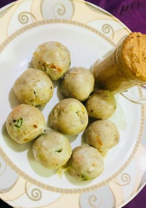 வெஜிடேபில்ஸ் ஓட்ஸ் ரைஸ் பால்ஸ்(Vegetable oats rice balls Recipe in Tamil) செய்முறை முக்கிய புகைப்படம்
