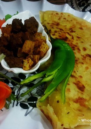 A picture of Whosayna’s Aloo Gobi Flaky Parathha.