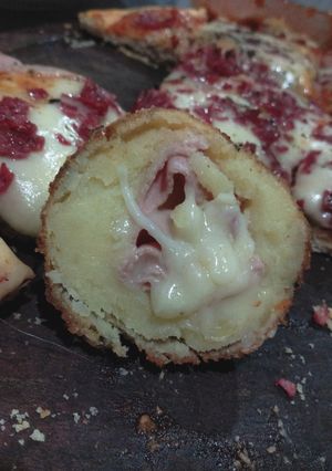 Una foto de Bombas de Papa Rellenas🥔