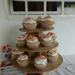 A picture of Cupcakes de frosting cremoso.