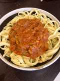 Salsa tomate aceituna atún con fettuccine