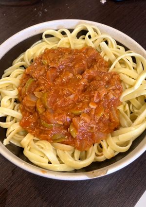 Una foto de Salsa tomate aceituna atún con fettuccine