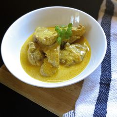 A picture of Awadhi Chicken Korma.
