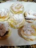 Profiteroles de nutella y crema de yogur, manzana con canela