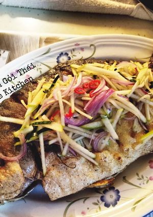 Hình của món Cá chiên Gỏi Thái - Fried Fish w Thai Salad Sauce.