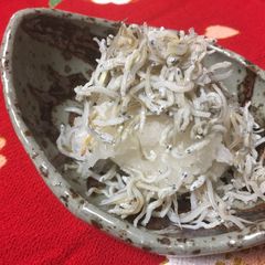 Japanese Daikon Radish with young Sardines A picture of Japanese Daikon Radish with young Sardines.