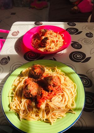 Una foto de Albóndigas de carne y salsa