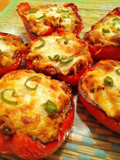 Una foto de Pimientos rellenos Tex Mex. Con carne picada y verduras