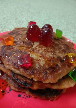 બનાના પેન કેક (Banana Pancake Recipe In Gujarati) રેસીપી મુખ્ય ફોટો